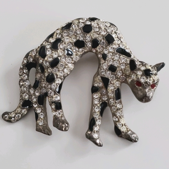Jewelry - Vintage Leapord rhinestone brooch